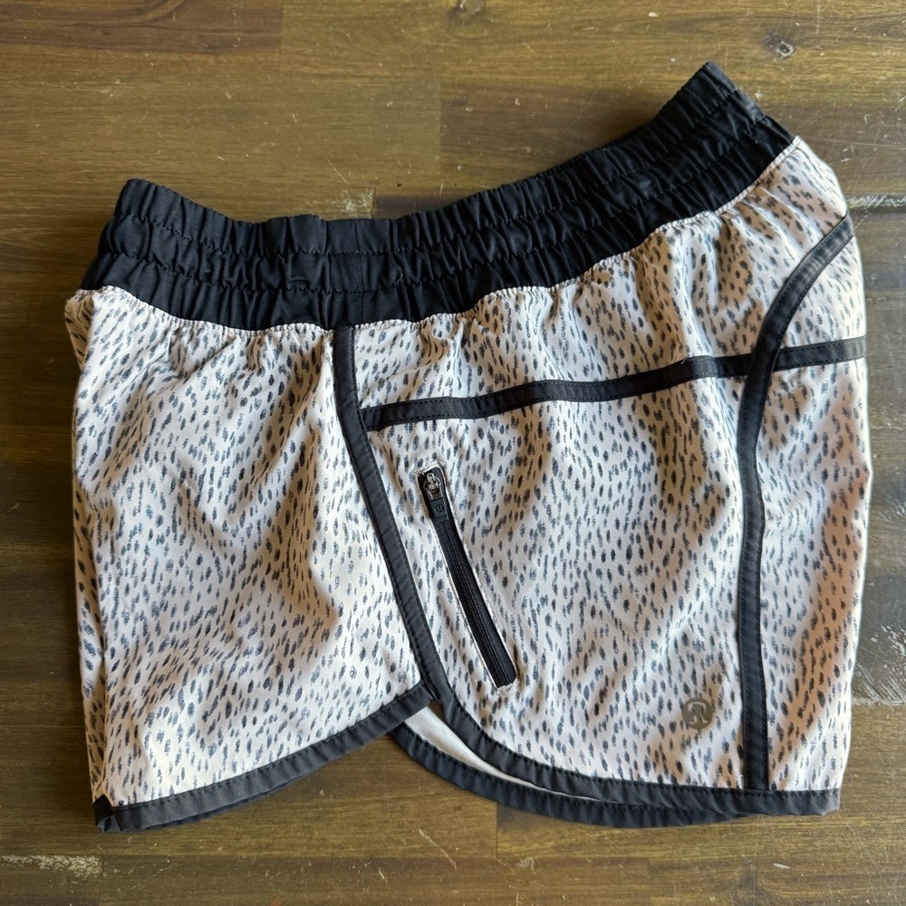 Lululemon Run Speed Leopard Print Shorts - Picture 4 of 9